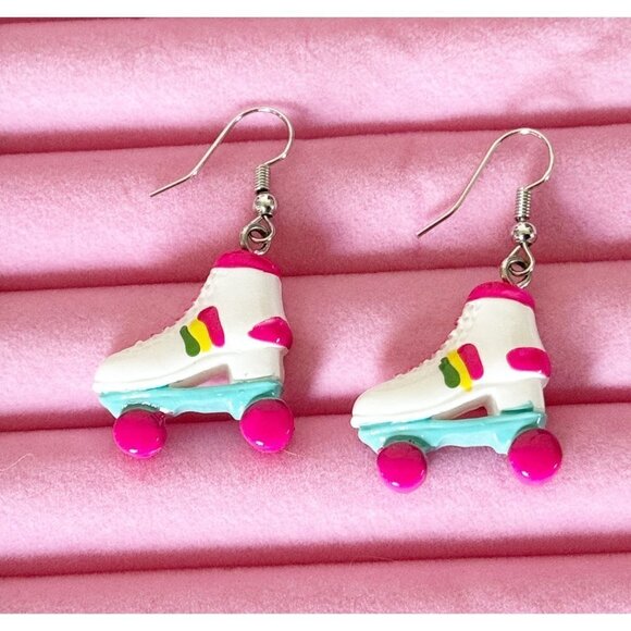 Retro Vintage Roller Skates Dangle Earrings - Picture 1 of 2